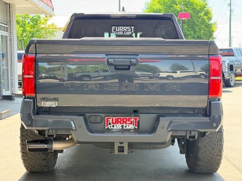Used 2024 Toyota Tacoma SR5 w/ SR5 Upgrade Package AWD/4WD image 4
