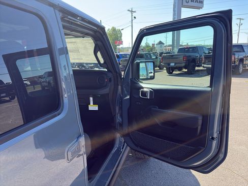 New 2026 Jeep Gladiator Rubicon AWD/4WD image 19