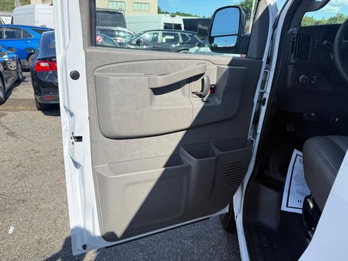 Used 2024 Chevrolet Express 2500 w/ Driver Convenience Package RWD image 14