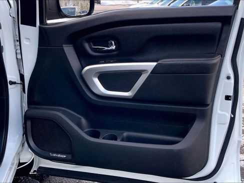 Used 2017 Nissan Titan SL image 23