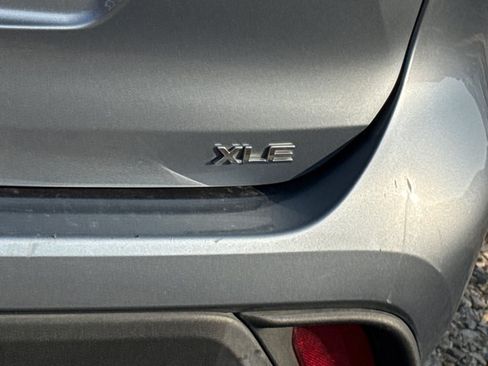 Used 2021 Toyota Highlander XLE FWD image 4