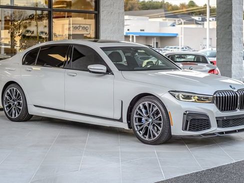 Used 2020 BMW 740i w/ M Sport Package image 4