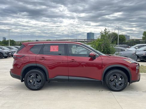 Used 2026 Nissan Rogue SV FWD image 3