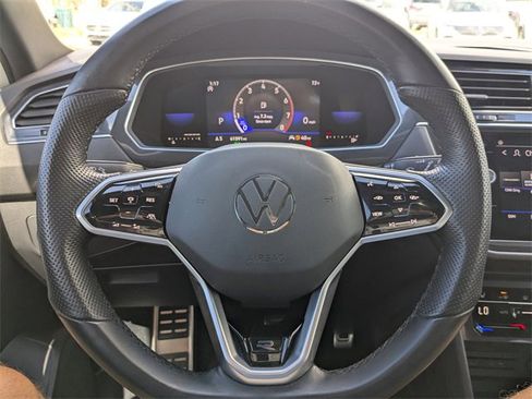 Used 2022 Volkswagen Tiguan SE R-Line image 31