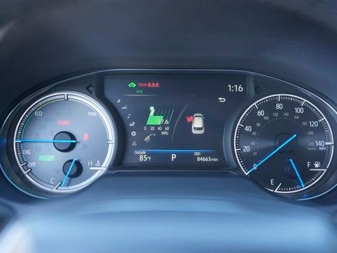 Used 2021 Toyota Venza Limited image 24