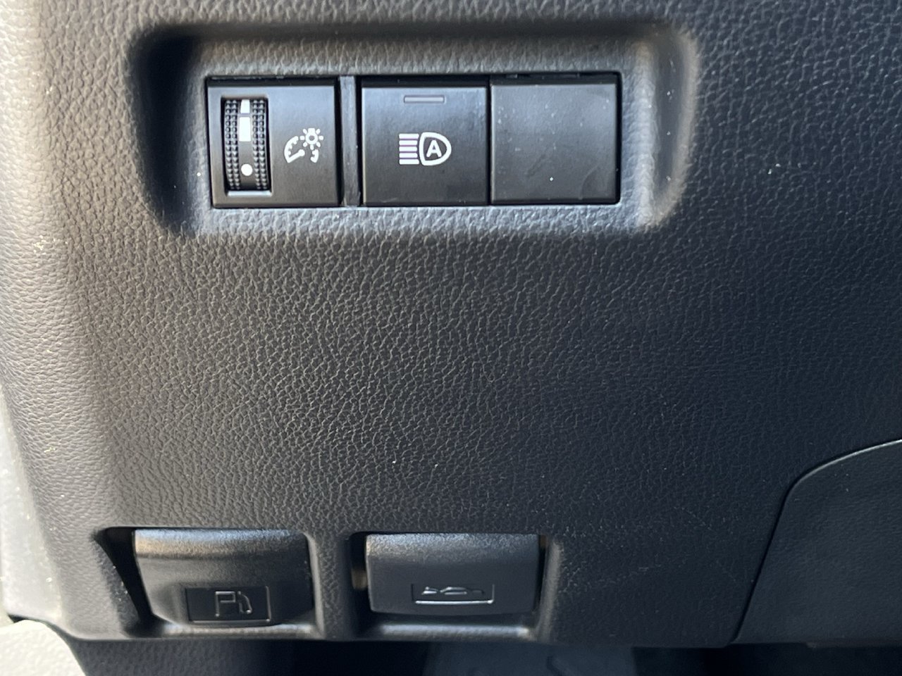 Used 2024 Toyota RAV4 LE FWD image 20