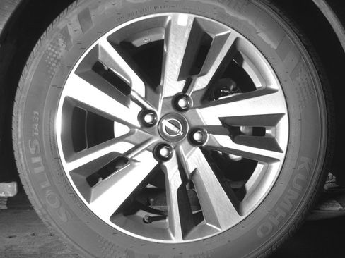 Used 2025 Nissan Versa SV FWD image 13
