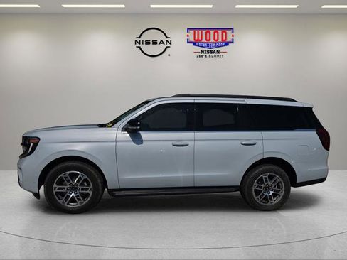 Used 2025 Ford Expedition Active AWD/4WD image 5