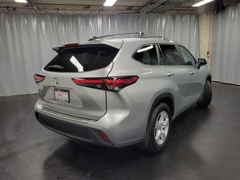 Used 2023 Toyota Highlander L FWD image 8