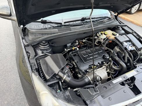 Used 2015 Chevrolet Cruze LT image 9