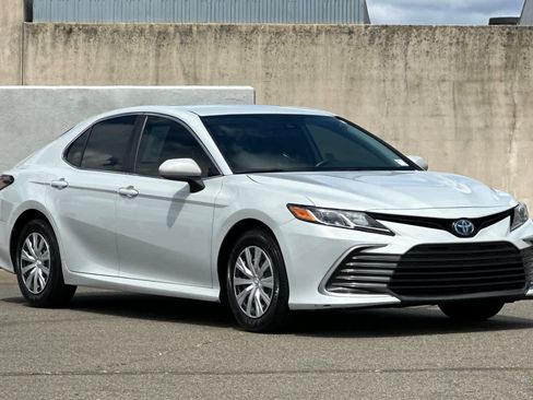 Used 2022 Toyota Camry LE FWD image 5