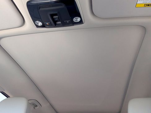 Used 2025 Kia Sorento S w/ Panoramic Sunroof Package FWD image 12