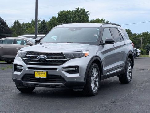 Used 2024 Ford Explorer XLT w/ Equipment Group 202A AWD/4WD image 3