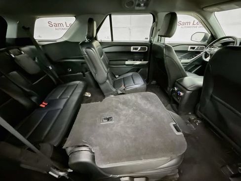 Used 2021 Ford Explorer XLT w/ Equipment Group 202A AWD/4WD image 28