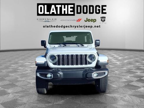 Used 2025 Jeep Wrangler Unlimited Sahara AWD/4WD image 28