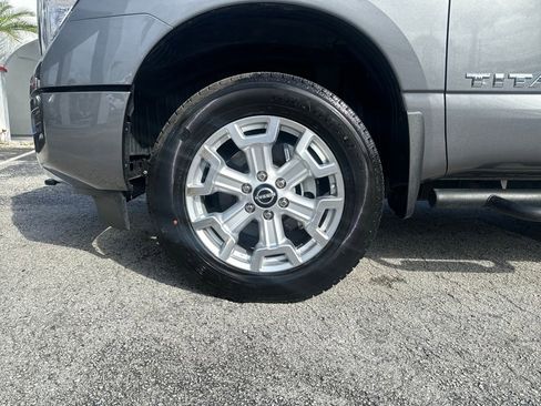 Used 2024 Nissan Titan SV w/ SV Convenience Package image 27