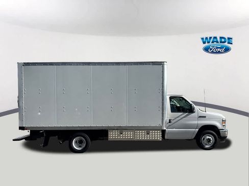 Used 2023 Ford E-450 and Econoline 450 Super Duty w/ Power Windows & Locks Group image 4