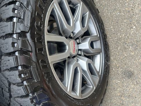 Used 2021 GMC Sierra 1500 AT4 w/ AT4 Carbonpro Edition AWD/4WD image 14