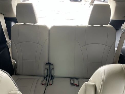 Used 2021 Buick Enclave Essence image 22