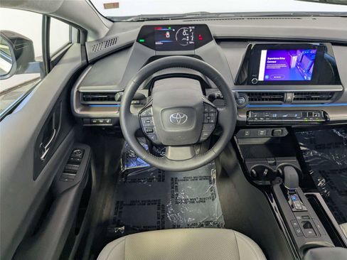 Used 2023 Toyota Prius XLE FWD image 39