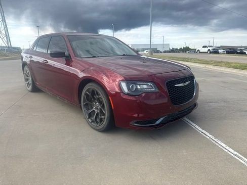 Used 2019 Chrysler 300 Touring w/ Sport Appearance Package RWD image 1