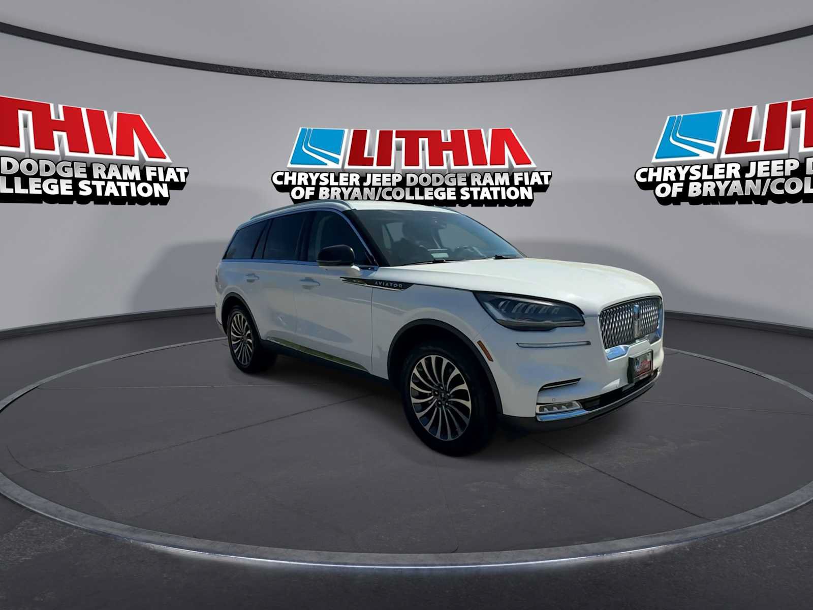 Used 2020 Lincoln Aviator Reserve w/ Elements Package Plus AWD/4WD image 2