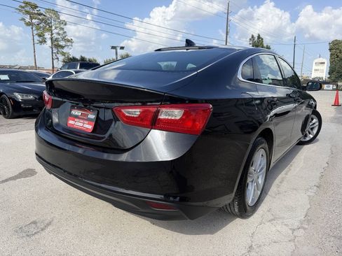 Used 2017 Chevrolet Malibu LT FWD image 4