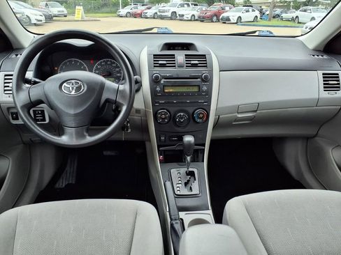 Used 2013 Toyota Corolla L FWD image 9