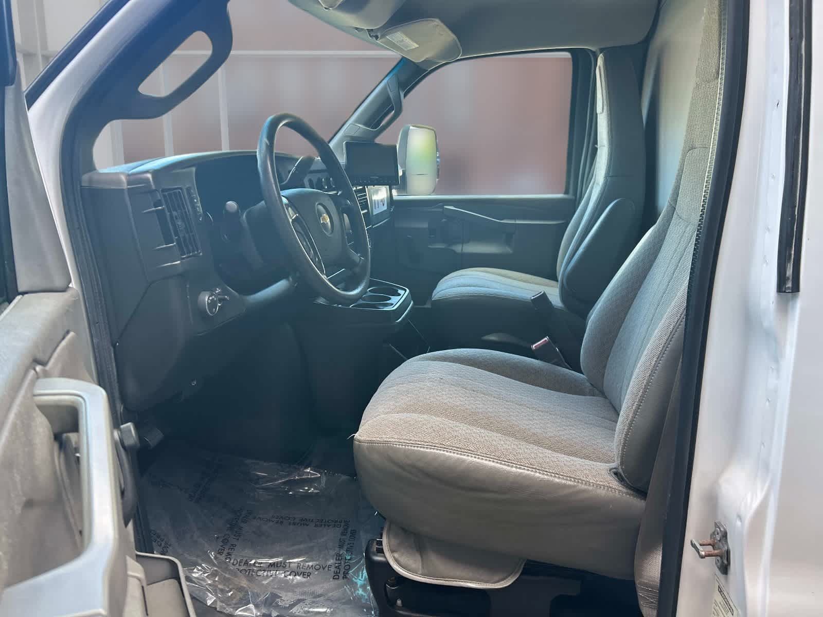 Used 2016 Chevrolet Express 3500 RWD image 12