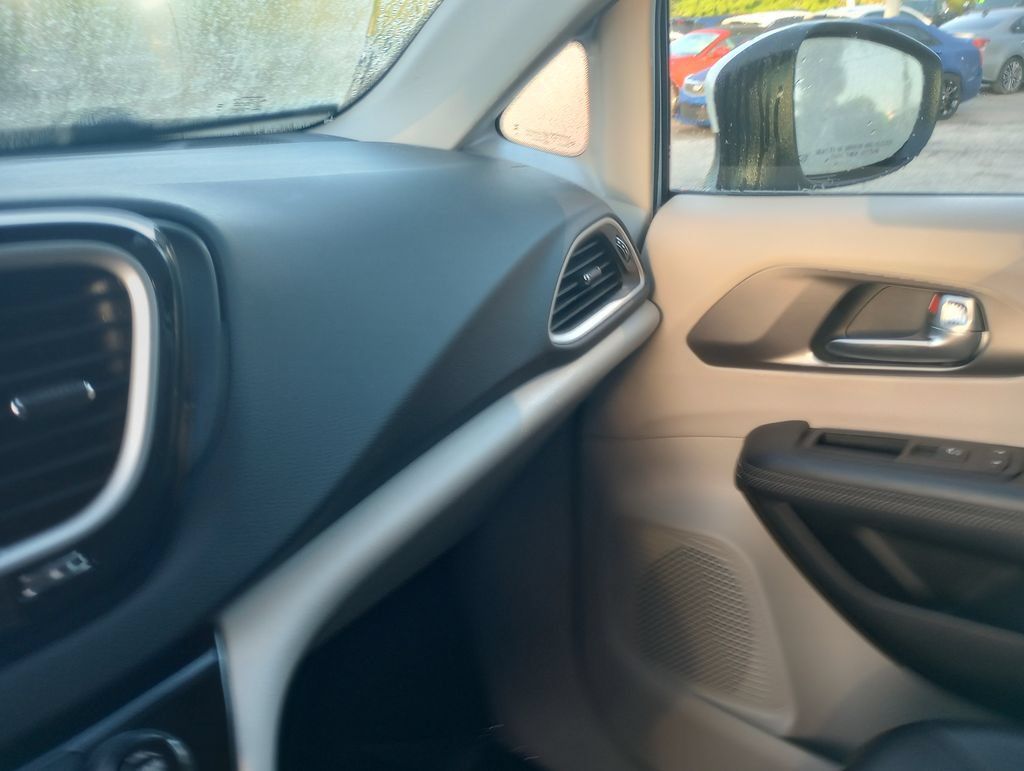 Used 2023 Chrysler Pacifica Touring-L FWD image 31