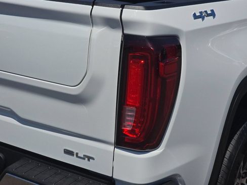 Used 2022 GMC Sierra 1500 SLT w/ SLT Convenience Package AWD/4WD image 26