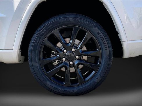 Used 2017 Jeep Grand Cherokee Altitude RWD image 34