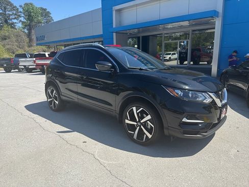 Used 2020 Nissan Rogue Sport SL image 2