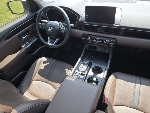Used 2025 Honda Pilot Elite image 29