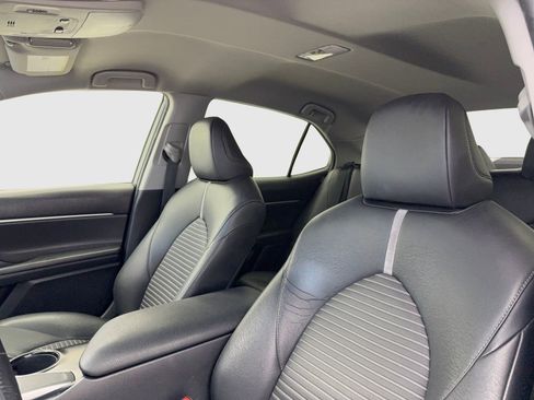 Used 2018 Toyota Camry SE image 15