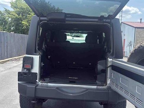 Used 2012 Jeep Wrangler Unlimited Rubicon AWD/4WD image 11