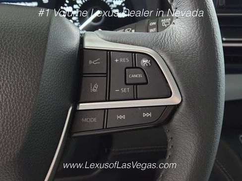 Used 2026 Toyota Sienna XLE FWD image 31