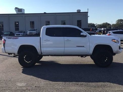 Used 2020 Toyota Tacoma TRD Sport image 4