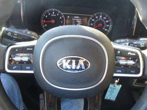 Used 2021 Kia Sorento LX image 18