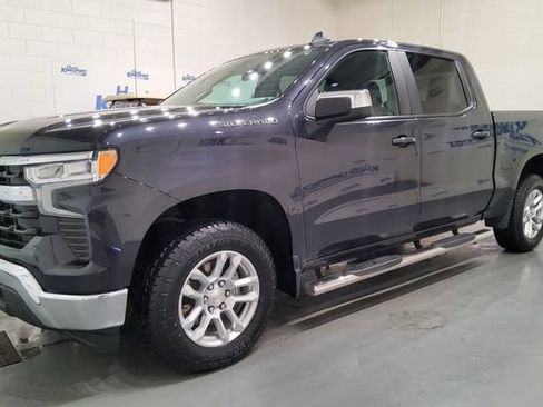 Used 2023 Chevrolet Silverado 1500 LT AWD/4WD image 5