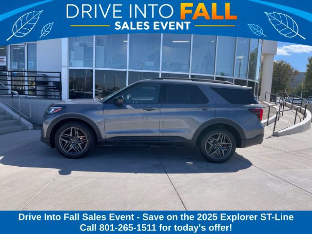 Used 2025 Ford Explorer ST-Line w/ ST-Line Street Pack AWD/4WD image 2