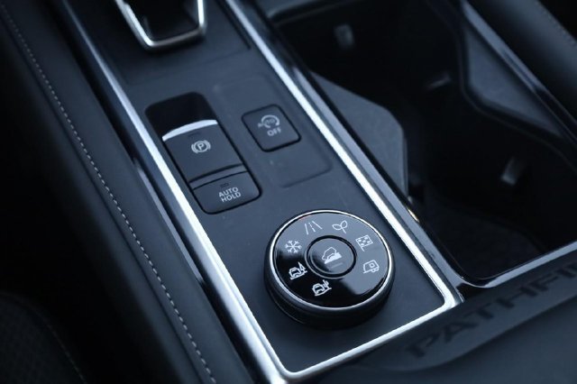 Certified 2025 Nissan Pathfinder SV AWD/4WD image 17