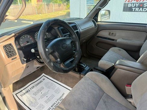 Used 2000 Toyota 4Runner SR5 AWD/4WD image 9