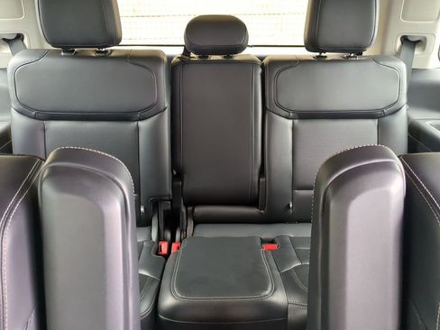 Used 2025 Ford Expedition Platinum image 30