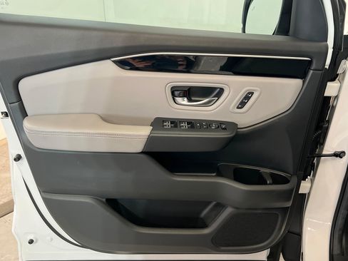 Used 2025 Honda Pilot Touring image 15