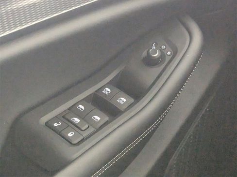 New 2025 Jeep Grand Cherokee Altitude image 17