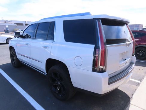 Used 2016 Cadillac Escalade Premium image 4