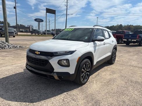 Used 2022 Chevrolet TrailBlazer ACTIV w/ Sun and Liftgate Package image 4