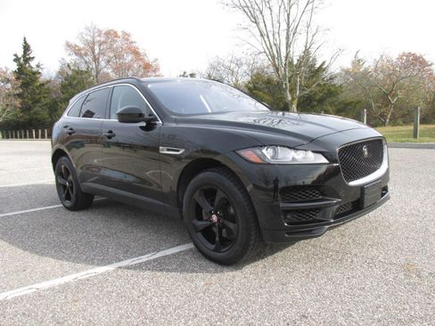 Used 2019 Jaguar F-PACE Premium image 18