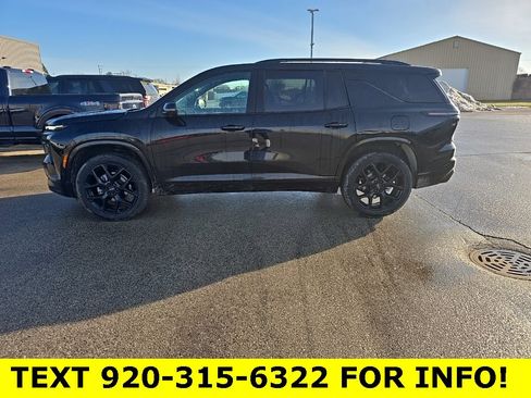 Used 2025 Chevrolet Traverse RS image 3